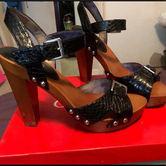 Guess Brand Sandals - Picture 1 of 5